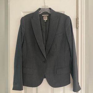 Ann Klein 𝑬𝒙𝒆𝒄𝒖𝒕𝒊𝒗𝒆 𝑪𝒐𝒍𝒍𝒆𝒄𝒕𝒊𝒐𝒏 Charcoal Gray 3 piece suit